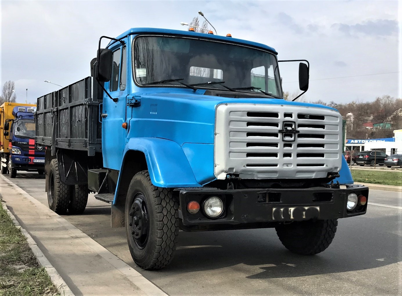 ЗИЛ-4331 — советский и российский среднетоннажный грузовой автомобиль семейства четвёртого поколения, производившийся на Заводе имени Лихачёва